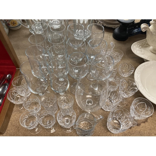 1057 - A QUANTITY OF GLASSES TO INCLUDE WINE, SHERRY, TUMBLERS, ETC