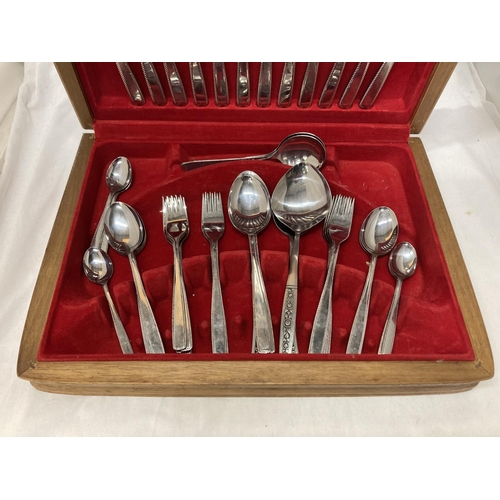 1058 - A CANTEEN OF CUTLERY IN AN OAK CASE