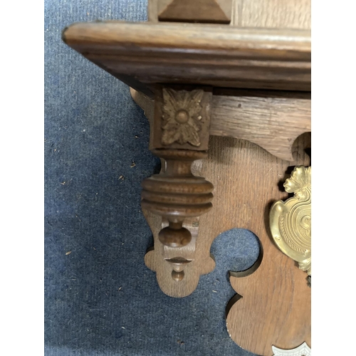 1060 - A VINTAGE OAK CASED WALL CLOCK, WITH CARVED DETAIL AND PENDULUM