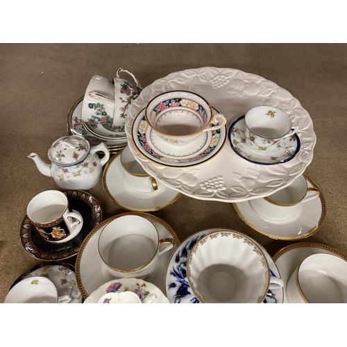 1148 - SIX LIMOGES CUPS AND SAUCERS, WHITE WITH GILT RIMS AND HANDLES, A FOOTED CAKE PLATE, VINTAGE ROYAL D... 