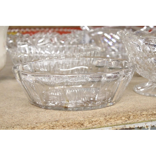 1167 - FIVE VINTAGE GLASS BOWLS AND A CAKE PLATE