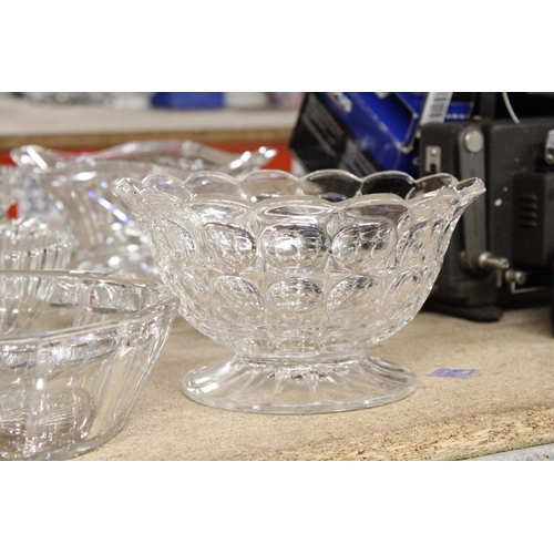 1167 - FIVE VINTAGE GLASS BOWLS AND A CAKE PLATE