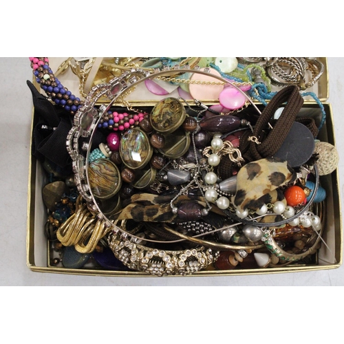 1184 - A QUANTITY OF COSTUME JEWELLERY TO INCLUDE NECKLACES, EARRINGS, BANGLES, ETC, IN A DOMED BOX