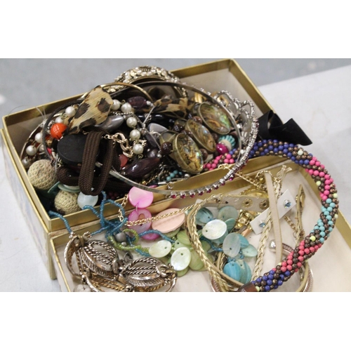 1184 - A QUANTITY OF COSTUME JEWELLERY TO INCLUDE NECKLACES, EARRINGS, BANGLES, ETC, IN A DOMED BOX