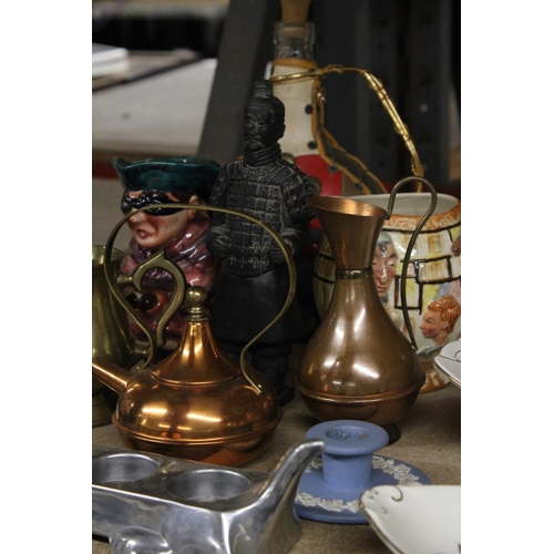 1220 - A MIXED LOT TO INCLUDE WEDGWOOD JASPERWARE CANDLESTICKS, COPPER AND BRASS, A WARRIOR FIGURE, WINE FL... 