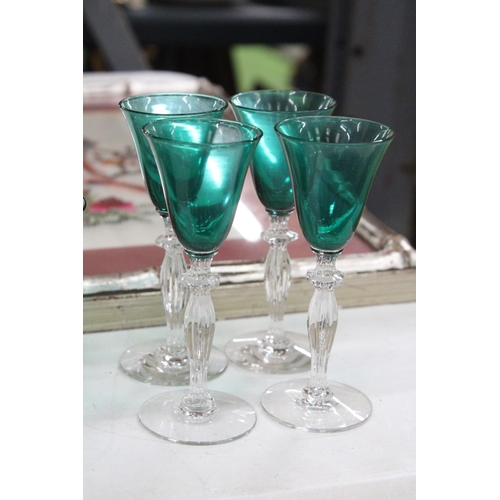 1233 - A QUANTITY OF VINTAGE, GREEN, DESSERT BOWLS AND SHERRY GLASSES