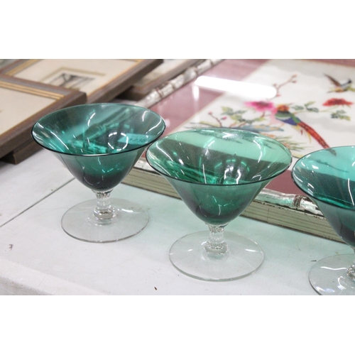 1233 - A QUANTITY OF VINTAGE, GREEN, DESSERT BOWLS AND SHERRY GLASSES