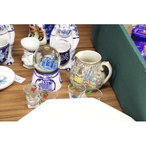 1259 - A QUANTITY OF VINTAGE CERAMICS TO INCLUDE A NEWHALL BOWL, A ROYAL WORCESTER PIN TRAY AND POT, A TOBY... 