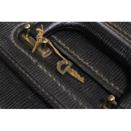 1261 - A VINTAGE BLACK BRIEFCASE