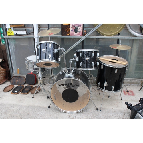 1639 - A COMPLETE HOHNER PERKUSSION DRUM KIT TO INCLUDE SNARE, SYMBOLS AND BASS DRUM ETC