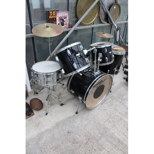 1639 - A COMPLETE HOHNER PERKUSSION DRUM KIT TO INCLUDE SNARE, SYMBOLS AND BASS DRUM ETC