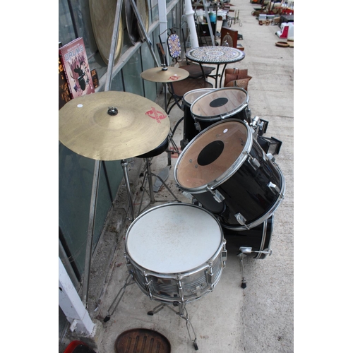 1639 - A COMPLETE HOHNER PERKUSSION DRUM KIT TO INCLUDE SNARE, SYMBOLS AND BASS DRUM ETC