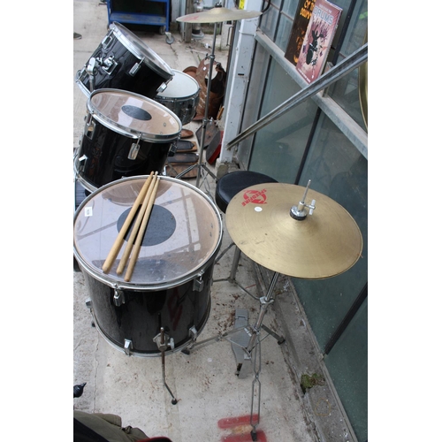 1639 - A COMPLETE HOHNER PERKUSSION DRUM KIT TO INCLUDE SNARE, SYMBOLS AND BASS DRUM ETC