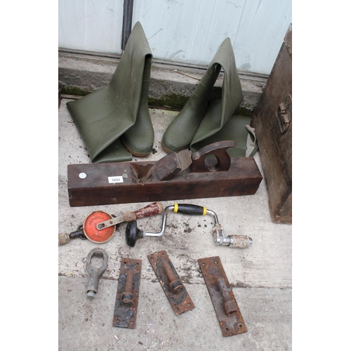 1653 - AN ASSORTMENT OF ITEMS TO INCLUDE WADERS, BRACE DRILLS AND A WOOD PLANE ETC