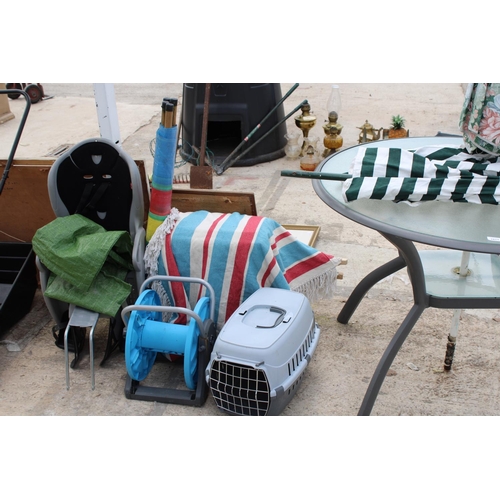 1871 - AN ASSORTMENT OF ITEMS TO INCLUDE A GLASS TOPPED TABLE, A PET CARRIER AND PARASOLS ETC