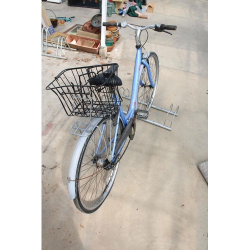 1931 - A LADIES CAMBRIDGE SHOPPER BIKE