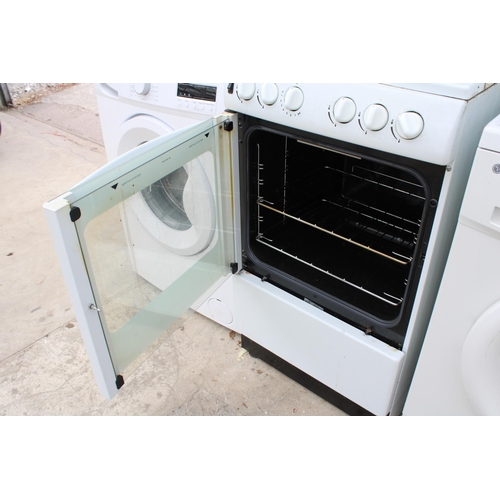 2252 - A WHITE NEWWORLD GAS OVEN AND HOB