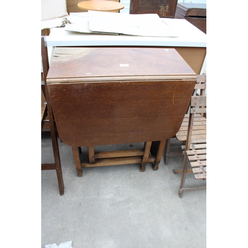 2634 - A MID 20TH CENTURY OAK DROP-LEAF TABLE