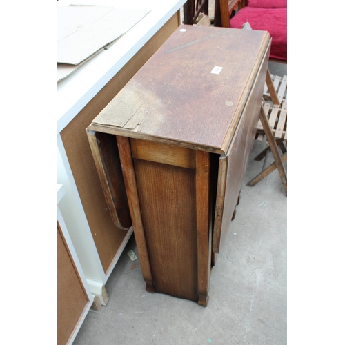 2634 - A MID 20TH CENTURY OAK DROP-LEAF TABLE