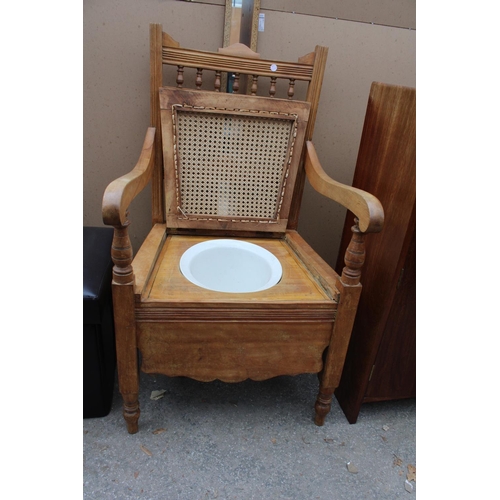 2663 - A LATE VICTORIAN COMMODE CHAIR