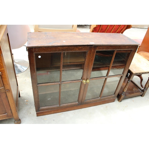 2947 - AN EARLY 20TH CENTURY TWO DOOR GLAZED BOOKCASE WITH BRASS HANDLES, 43