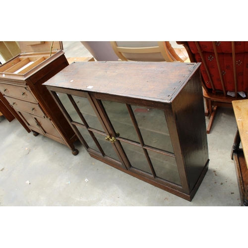 2947 - AN EARLY 20TH CENTURY TWO DOOR GLAZED BOOKCASE WITH BRASS HANDLES, 43