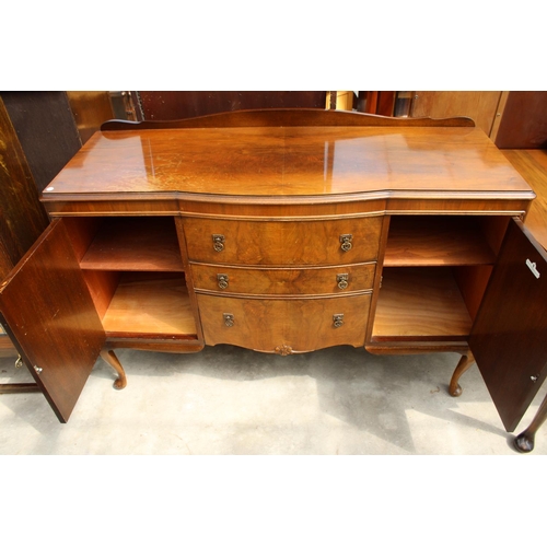 2989 - A MID 20TH CENTURY WALNUT DINING SUITE COMPRISING DRAW LEAF TABLE, FOUR CHAIRS AND SIDEBOARD