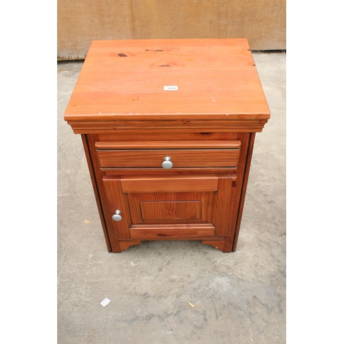 3024 - A PEACH AND HATTON BEDSIDE LOCKER