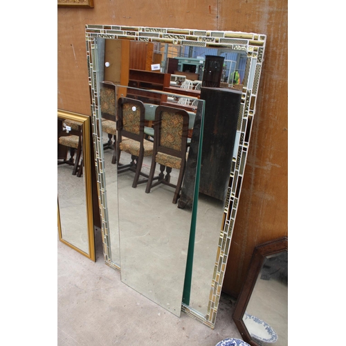 3080 - A LARGE MIRROR WITH COLOURED GLASS SIDE PANELS, 57