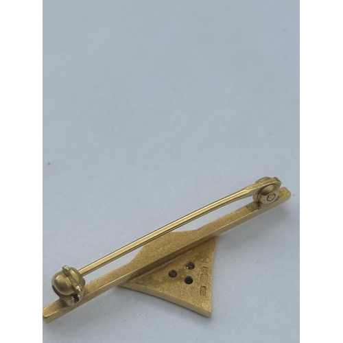 A HALLMARKED 9CT GOLD DIAMOND AND SAPPHIRE FODEN TRUCKS LAPEL BADGE ...