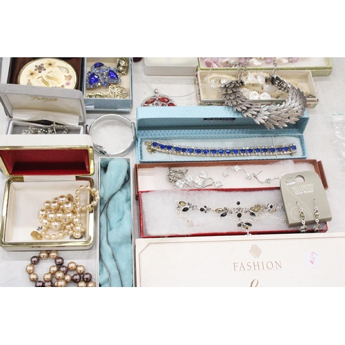 155 - A QUANTITY OF BOXED COSTUME JEWELLERY TO INCLUDE NECKLACES, PEARLS, EARRINGS, BRACELETS, ETC