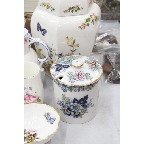 161 - A QUANTITY OF CERAMICS TO INCLUDE COALPORT JUGS, AN AYNSLEY GINGER JAR, WEDGWOOD, ROYAL WORCESTER, E... 