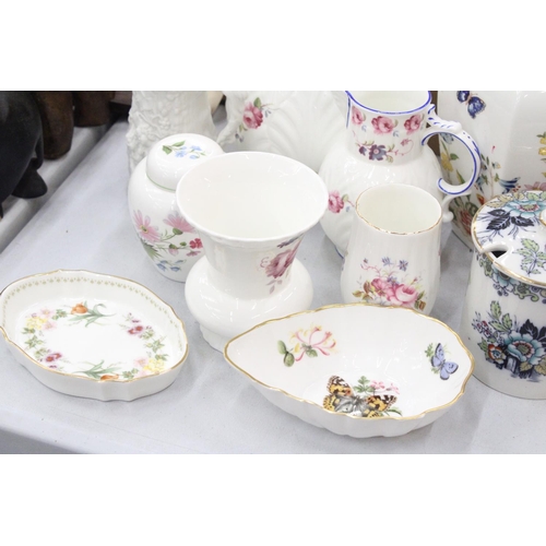 161 - A QUANTITY OF CERAMICS TO INCLUDE COALPORT JUGS, AN AYNSLEY GINGER JAR, WEDGWOOD, ROYAL WORCESTER, E... 