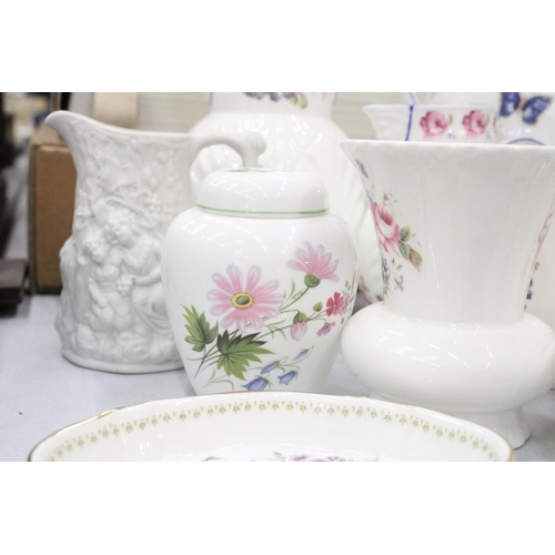 161 - A QUANTITY OF CERAMICS TO INCLUDE COALPORT JUGS, AN AYNSLEY GINGER JAR, WEDGWOOD, ROYAL WORCESTER, E... 