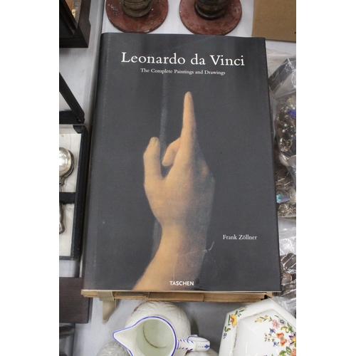 162 - A VERY LARGE, HARDBACK COPY OF 'LEONARDO DA VINCI, THE COMPLETE PAINTINGS AND DRAWINGS' IN ORIGINAL ... 