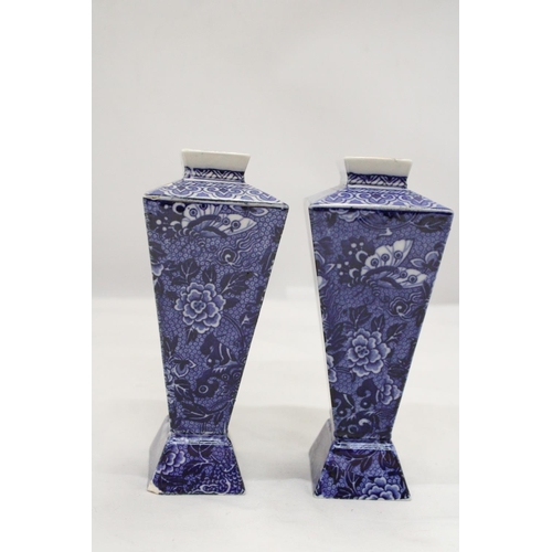 169 - A PAIR OF VINTAGE SHELLEY VASES, REG NO. 671415, ONE A/F, HEIGHT 15CM