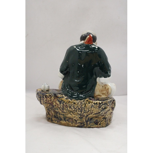 171 - A CHINESE PORCELAIN MAN WITH BABY