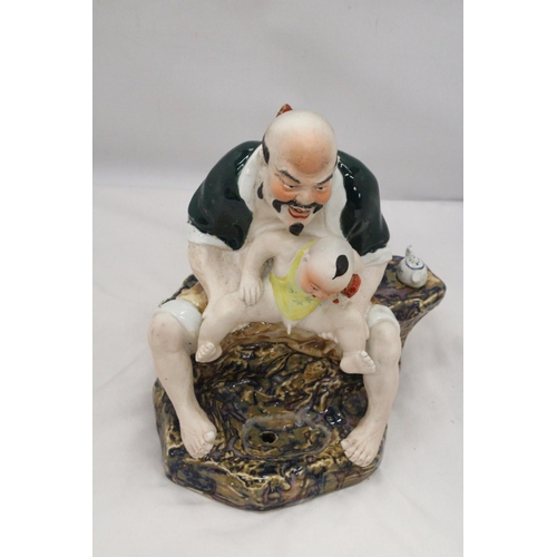 171 - A CHINESE PORCELAIN MAN WITH BABY