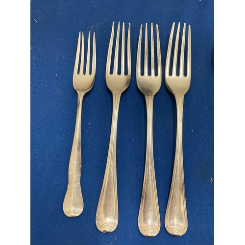 32 - VARIOUS ITEMS OF SILVER FLATWARE TO INCLUDE FIVE FORKS, FIVE SPOONS AND A BUTTON HOOK