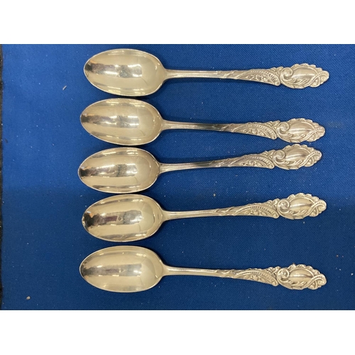 32 - VARIOUS ITEMS OF SILVER FLATWARE TO INCLUDE FIVE FORKS, FIVE SPOONS AND A BUTTON HOOK