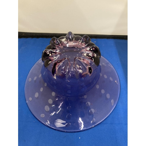 91 - A WHITEFRIARS PURPLE GLASS BOWL WITH FLARED RIM AND BUBBLE DECORATION