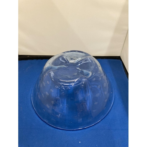 98 - A WHITEFRIARS CLEAR GLASS BOWL WITH BUBBLE DESIGN