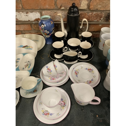 1011 - A MIXED LOT OF CERAMICS, TO INCLUDE MIDWINTER CUPS, SAUCERS,PLATES, ETC, A CARLTON WARE COFFEE SET, ... 