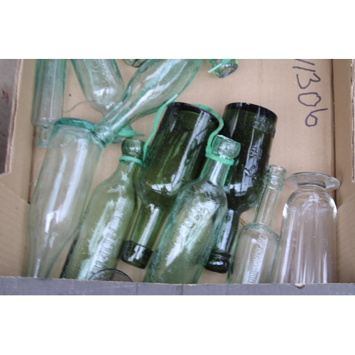 1713 - AN ASSORTMENT OF VINTAGE GREEN GLASS AND CLEAR GLASS BOTTLES, SOME BEARING NAMES