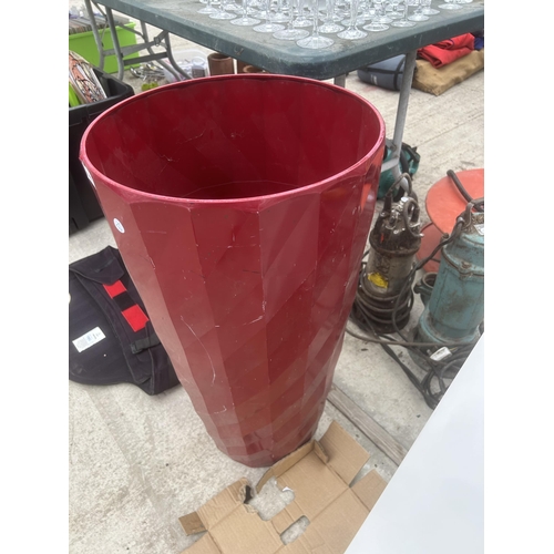 1902 - A DECORATIVE RED PLASTIC PLANTER