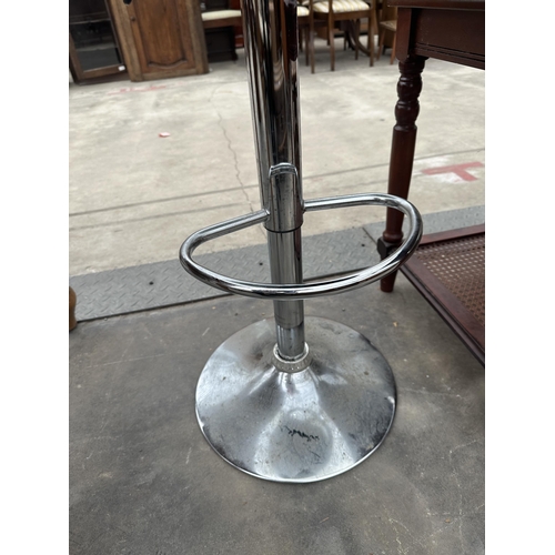 2886 - A MODERN PUMP STOOL AND TWO TIER LAMP TABLE