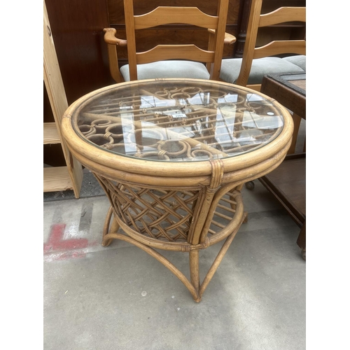 2901 - A CIRCULAR WICKER AND BAMBOO TWO TIER COFFEE TABLE WITH GLASS TOP, 26