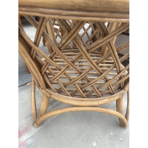 2901 - A CIRCULAR WICKER AND BAMBOO TWO TIER COFFEE TABLE WITH GLASS TOP, 26