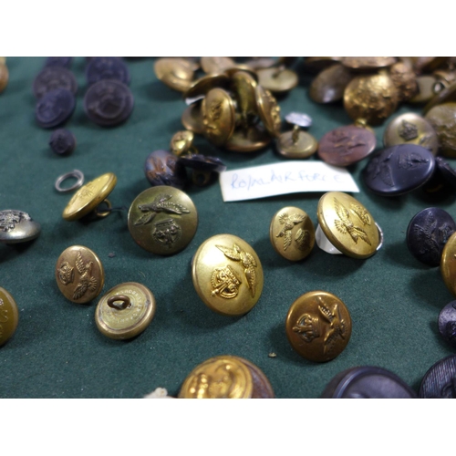 321 - A LARGE COLLECTION OF MILITARY BUTTONS, TO INCLUDE RAF, ROYAL NAVY, 2ND LIFE GUARDS, ARP ETC