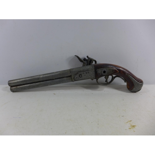 339 - A MODEL DISPLAY NON FIRING FLINTLOCK OVER AND UNDER PISTOL, 24CM BARRELS. LENGTH 42CM (A/F)